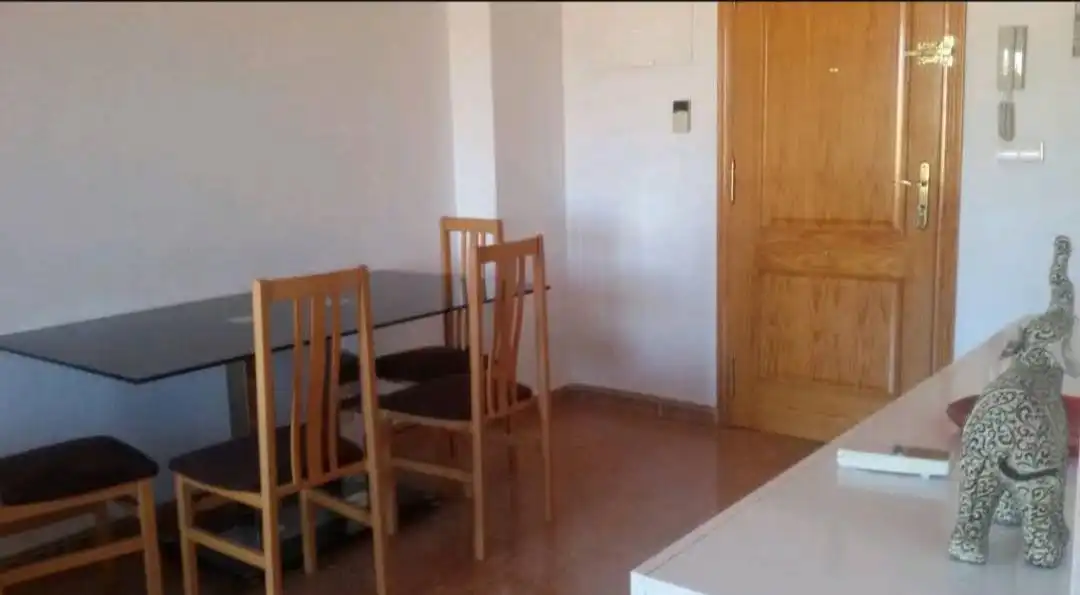 Menjador de Apartament de lloguer en Torrevieja amb Aire condicionat, Calefacció i Piscina