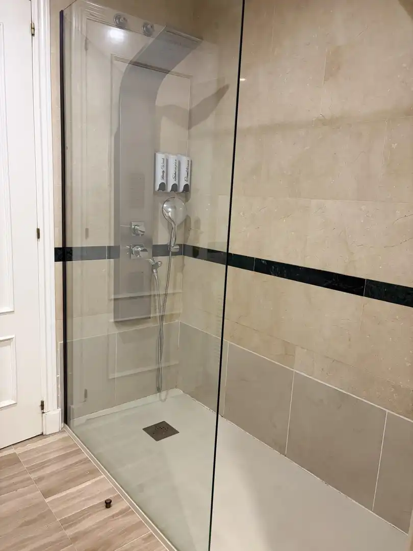 Bany de Apartament de lloguer en Marbella amb Aire condicionat, Moblat i Balcó