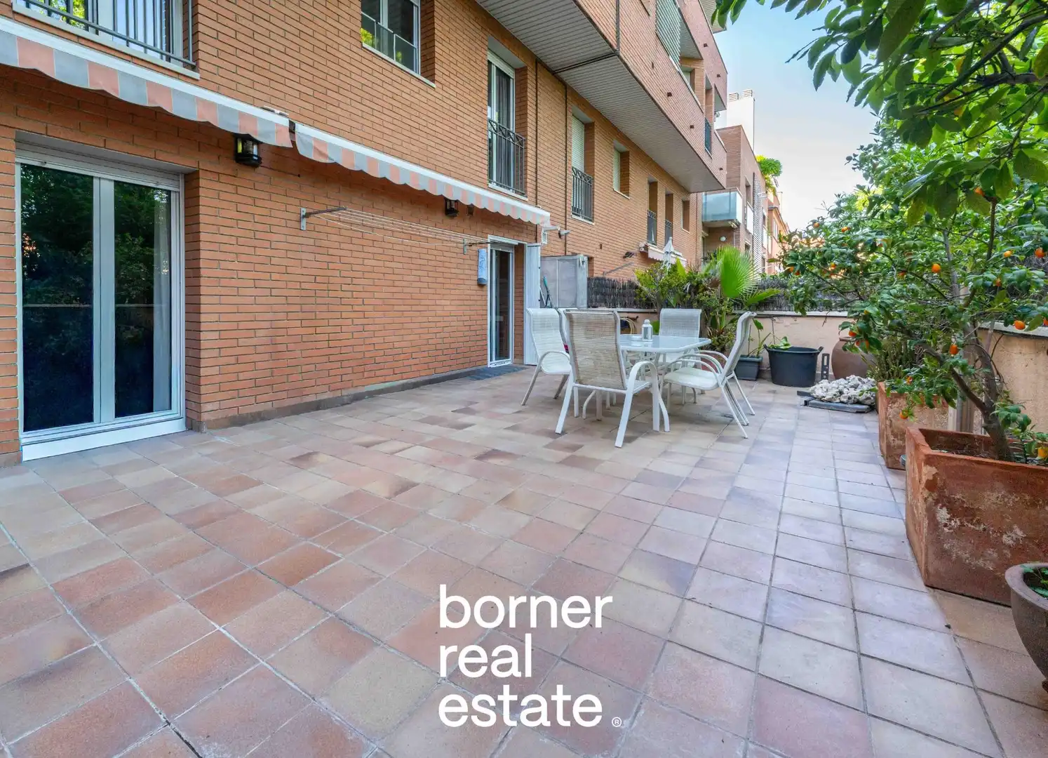 Vista exterior de Planta baixa en venda en Rubí amb Aire condicionat, Calefacció i Parquet