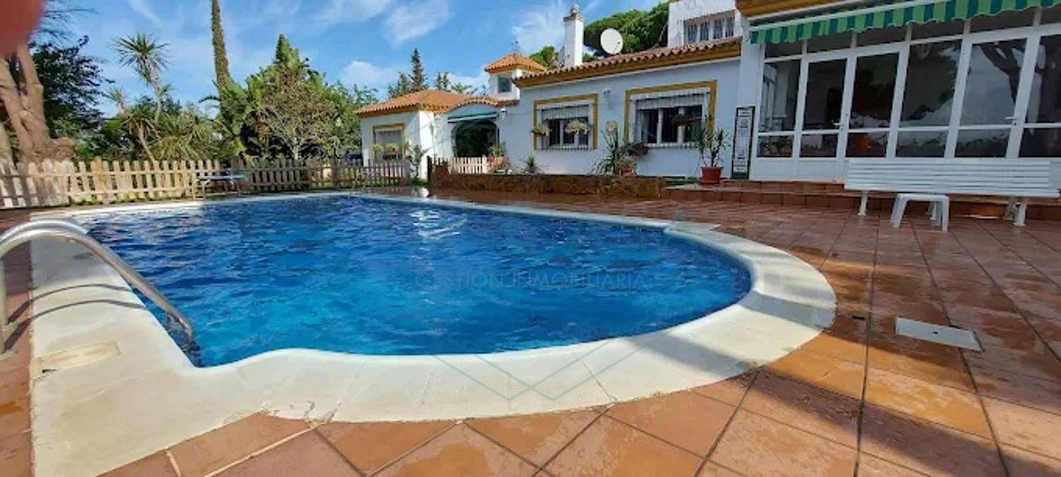 Piscina de Casa o xalet en venda en Chiclana de la Frontera amb Aire condicionat, Jardí privat i Terrassa
