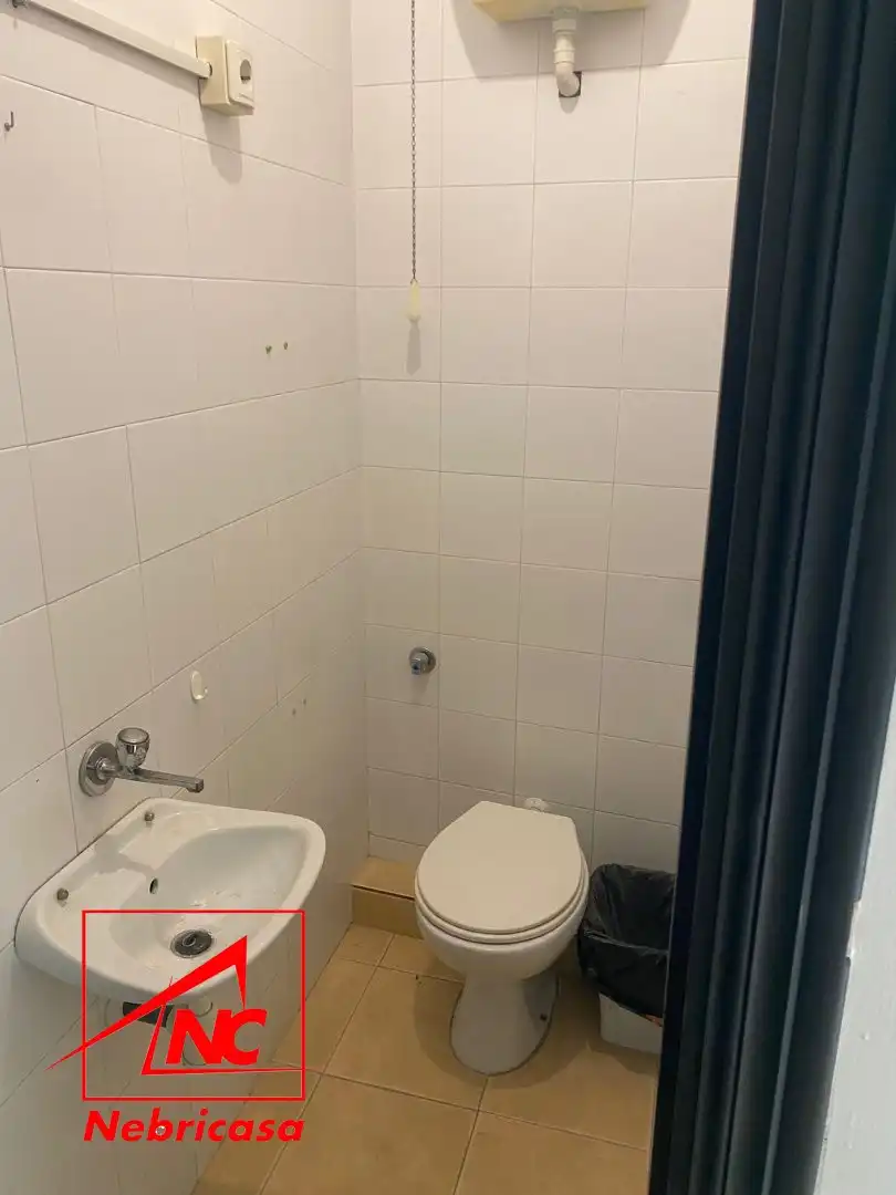 Baño de Local de alquiler en Las Cabezas de San Juan