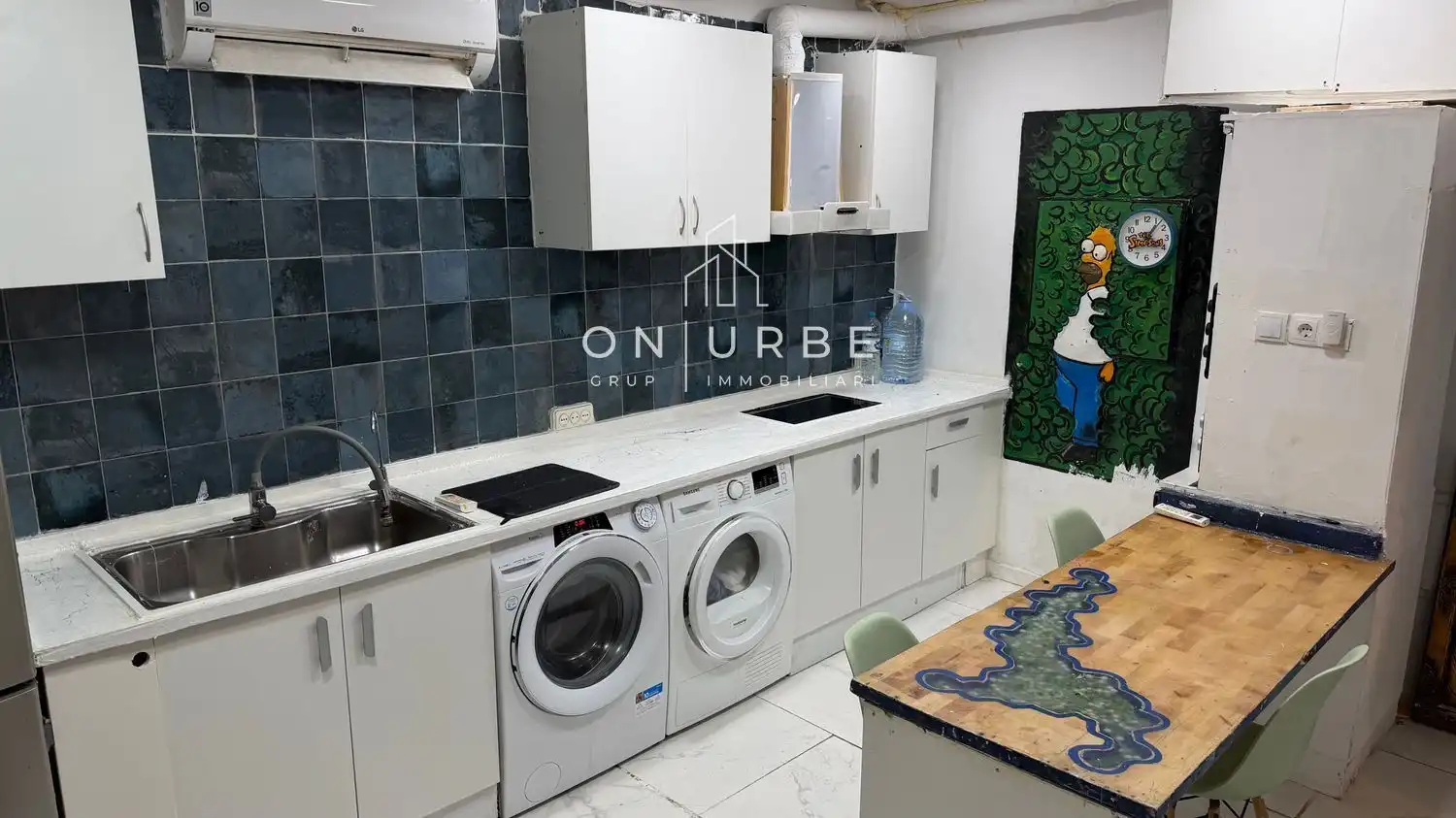 Cuina de Dúplex en venda en Barcelona amb Aire condicionat