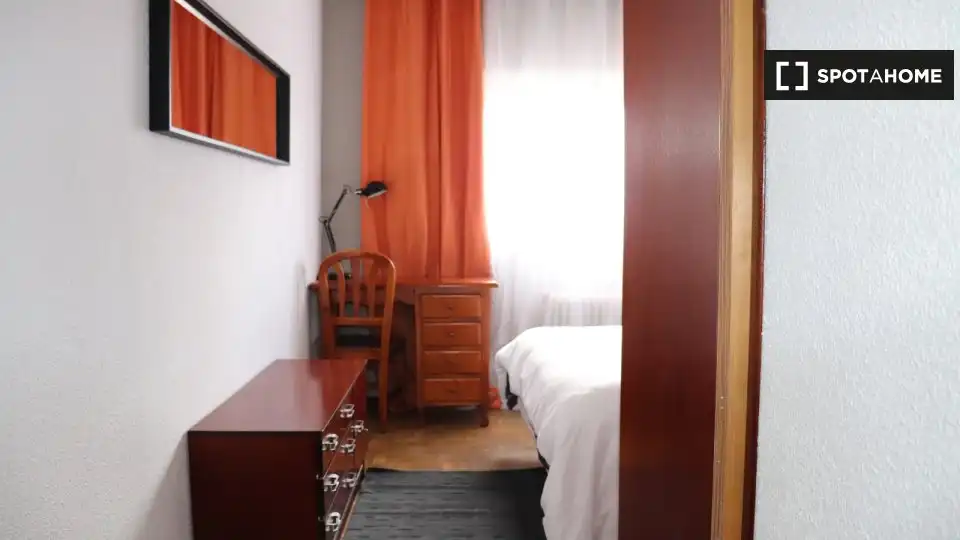 Bedroom of Flat for rent in Alcalá de Henares  with Air Conditioner, Heating and Furnished