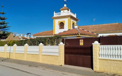 Vista exterior de Casa o xalet en venda en Chipiona amb Aire condicionat, Jardí privat i Terrassa