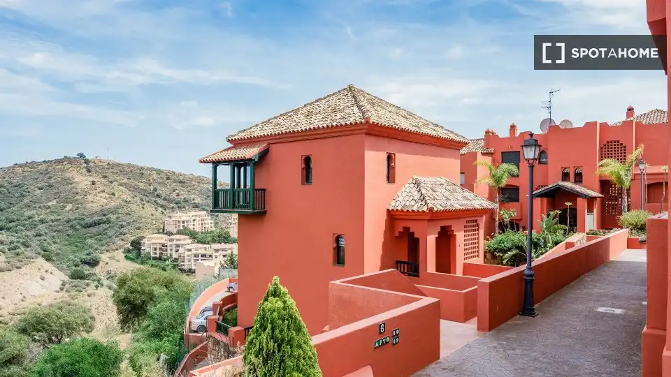 Außenansicht von Wohnungen zur untervermieten in Mijas mit Klimaanlage, Terrasse und Möbliert