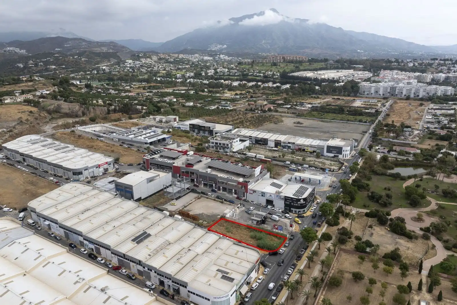 Vista exterior de Terreny industrial en venda en Marbella