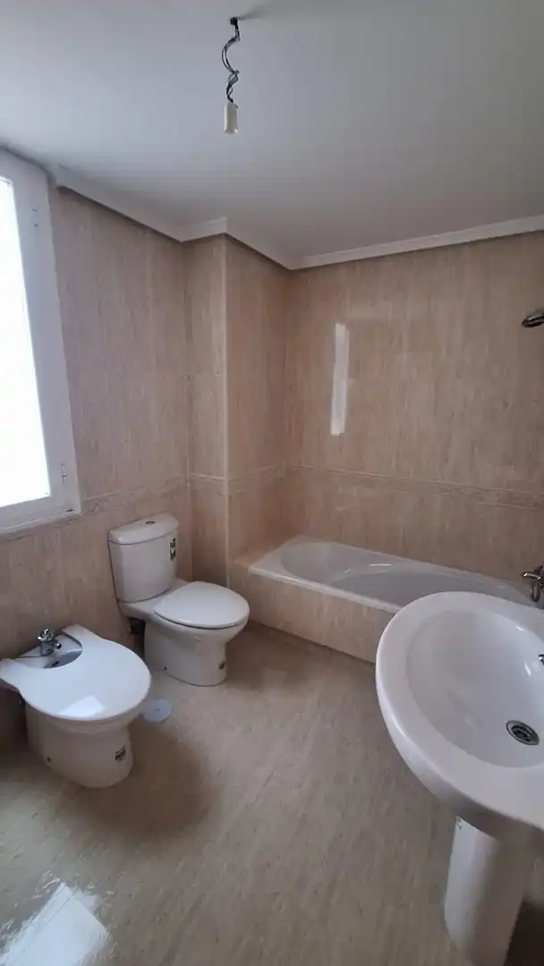 Baño de Piso en venta en Ponferrada con Calefacción, Parquet y Trastero