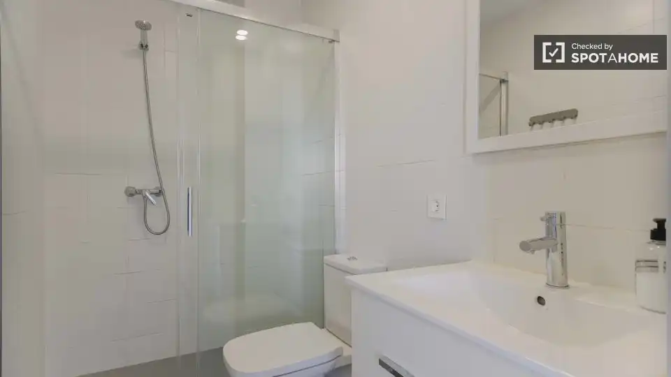 Baño de Piso de alquiler en Valencia con Aire acondicionado, Calefacción y Amueblado