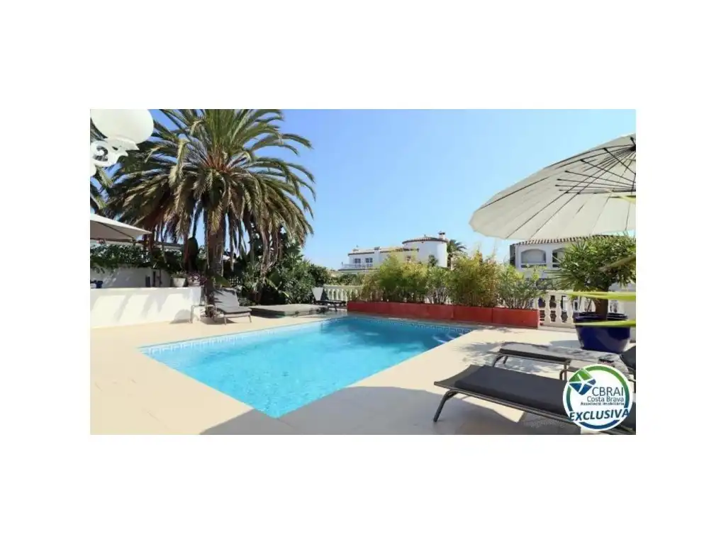 Casa con piscina en venta en Carrer Norfeu, imagen 12
