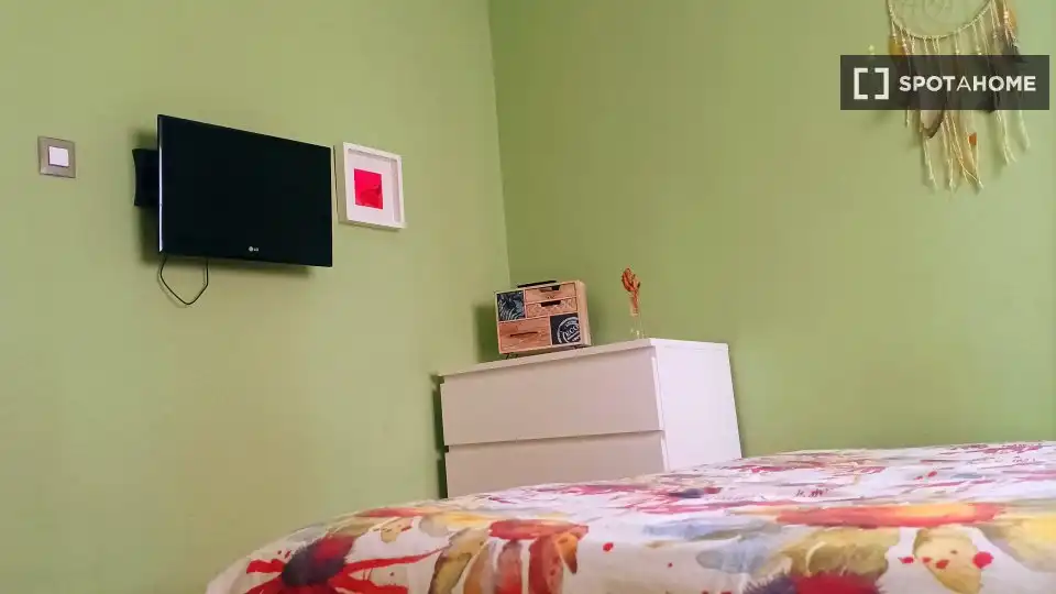 Bedroom of Flat for share in Bilbao   with Air Conditioner, Heating and Terrace