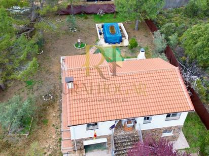 Jardí de Casa o xalet en venda en Pareja amb Calefacció, Jardí privat i Parquet