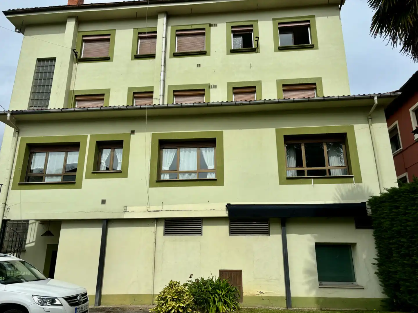 Vista exterior de Edificio en venta en Piloña
