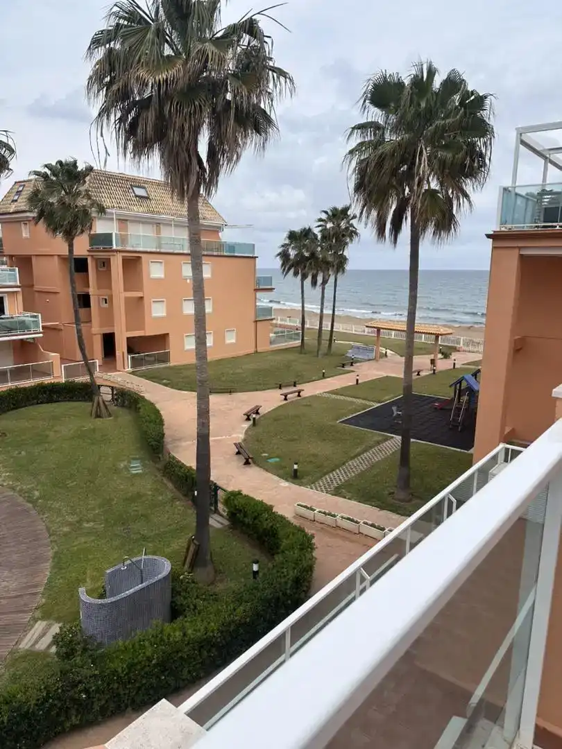 Vista exterior de Pis en venda en Dénia amb Aire condicionat, Piscina i Balcó