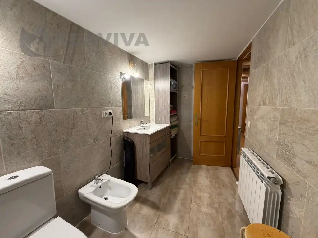 Bathroom of Houses for sale in La Seu d'Urgell  with Air Conditioner and Oven