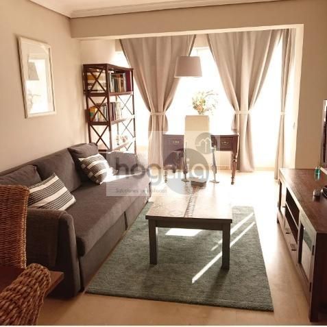 Sala d'estar de Pis de lloguer en  Sevilla Capital amb Aire condicionat, Piscina i Moblat