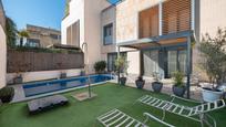 Piscina de Casa adosada en venda en  Madrid Capital amb Aire condicionat, Calefacció i Jardí privat