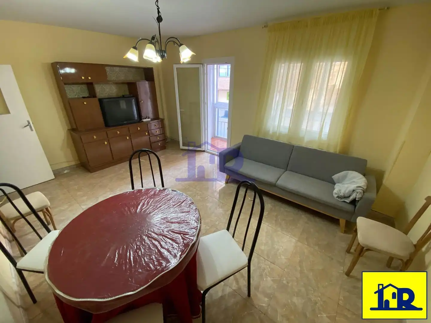 Sala d'estar de Pis en venda en Cuenca amb Calefacció, Terrassa i Moblat
