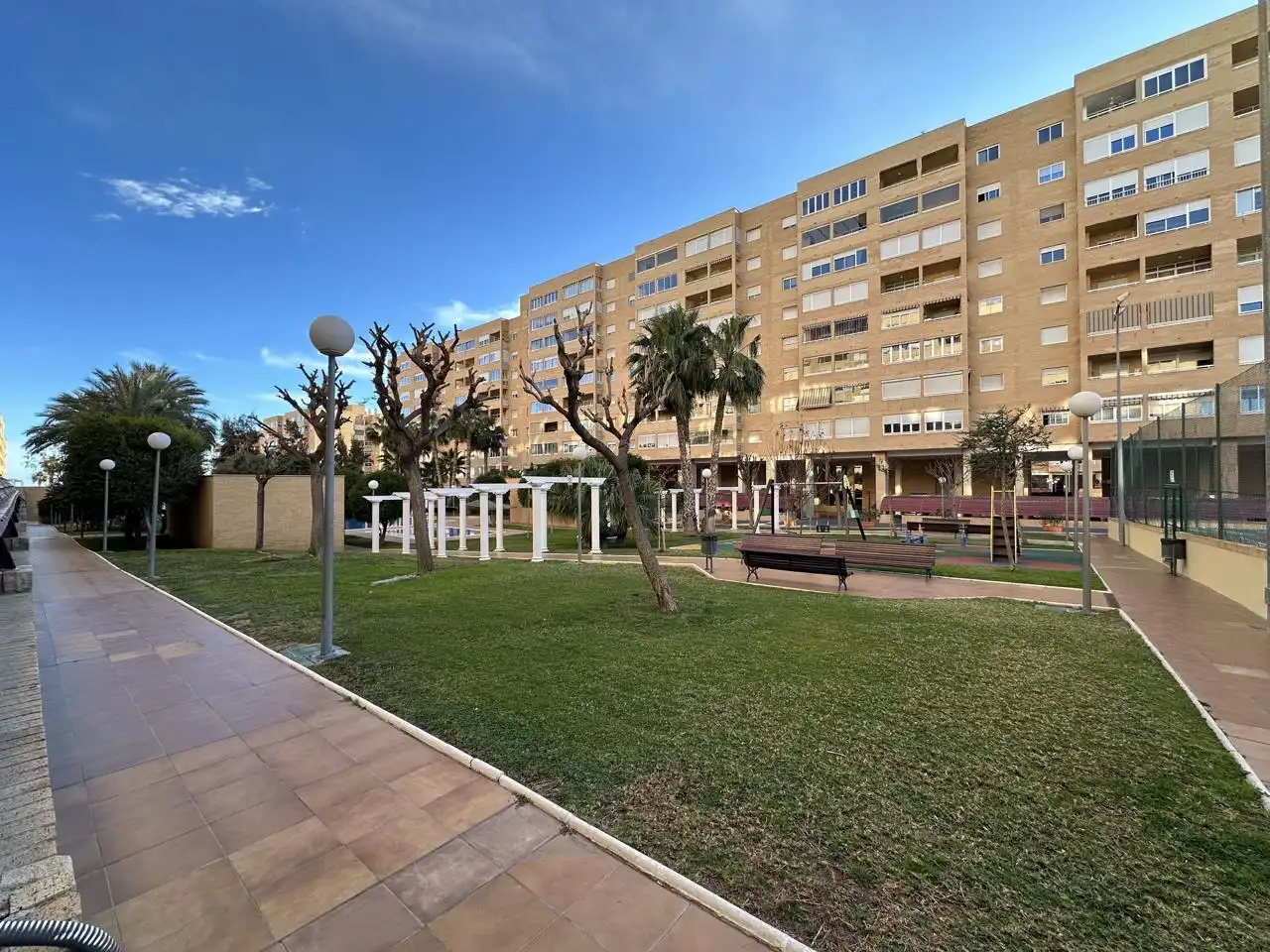 Vista exterior de Pis en venda en Alicante / Alacant amb Aire condicionat, Calefacció i Traster