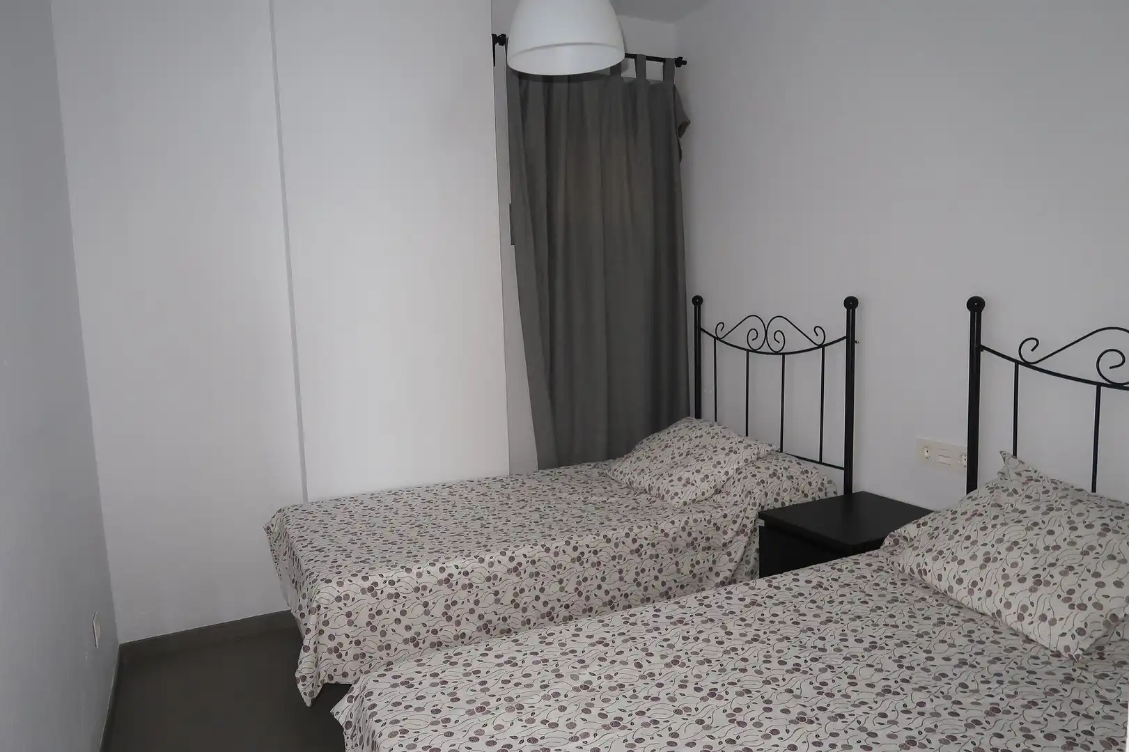 Dormitori de Apartament de lloguer en Almuñécar amb Terrassa, Moblat i Forn