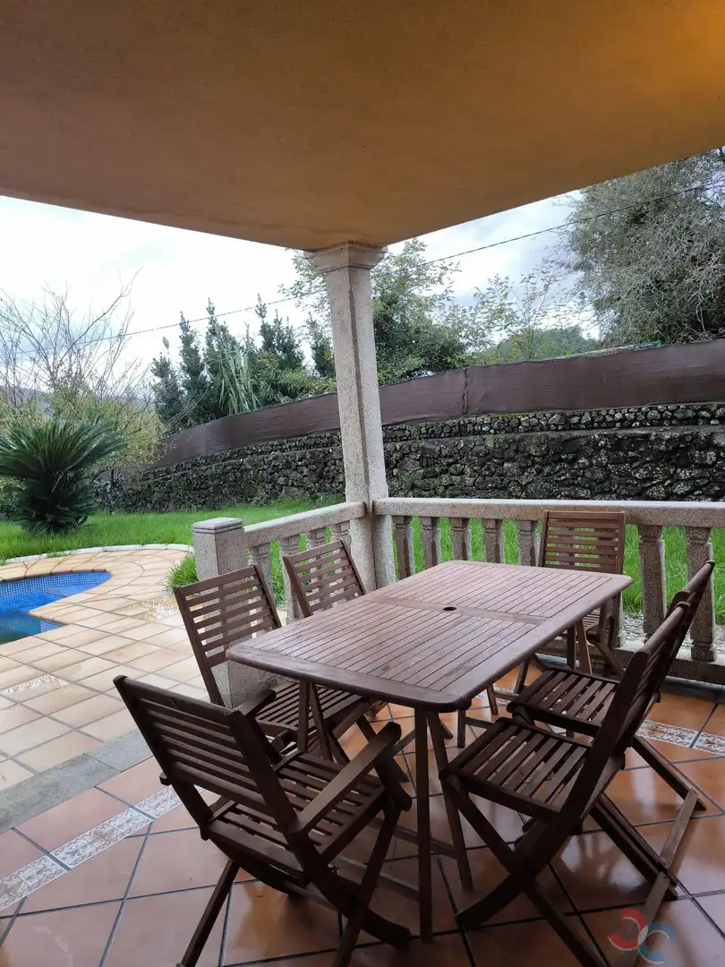 Terrassa de Casa o xalet en venda en Redondela amb Piscina
