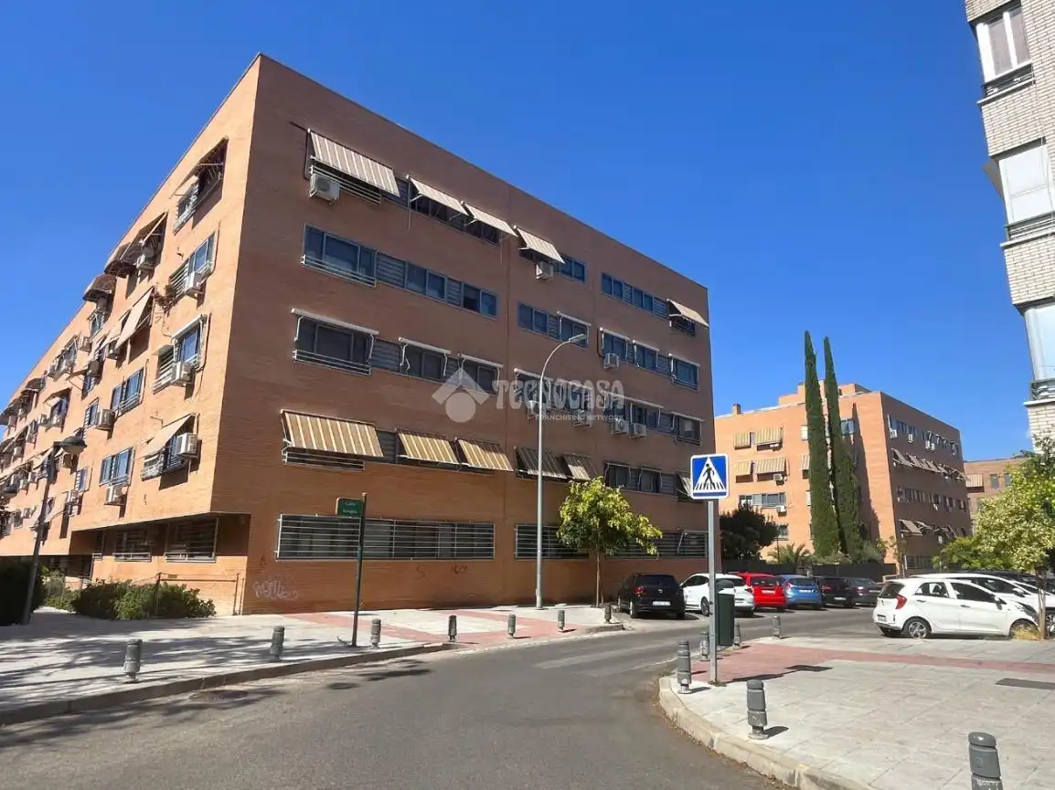 Vista exterior de Piso en venta en San Fernando de Henares con Aire acondicionado, Calefacción y Parquet