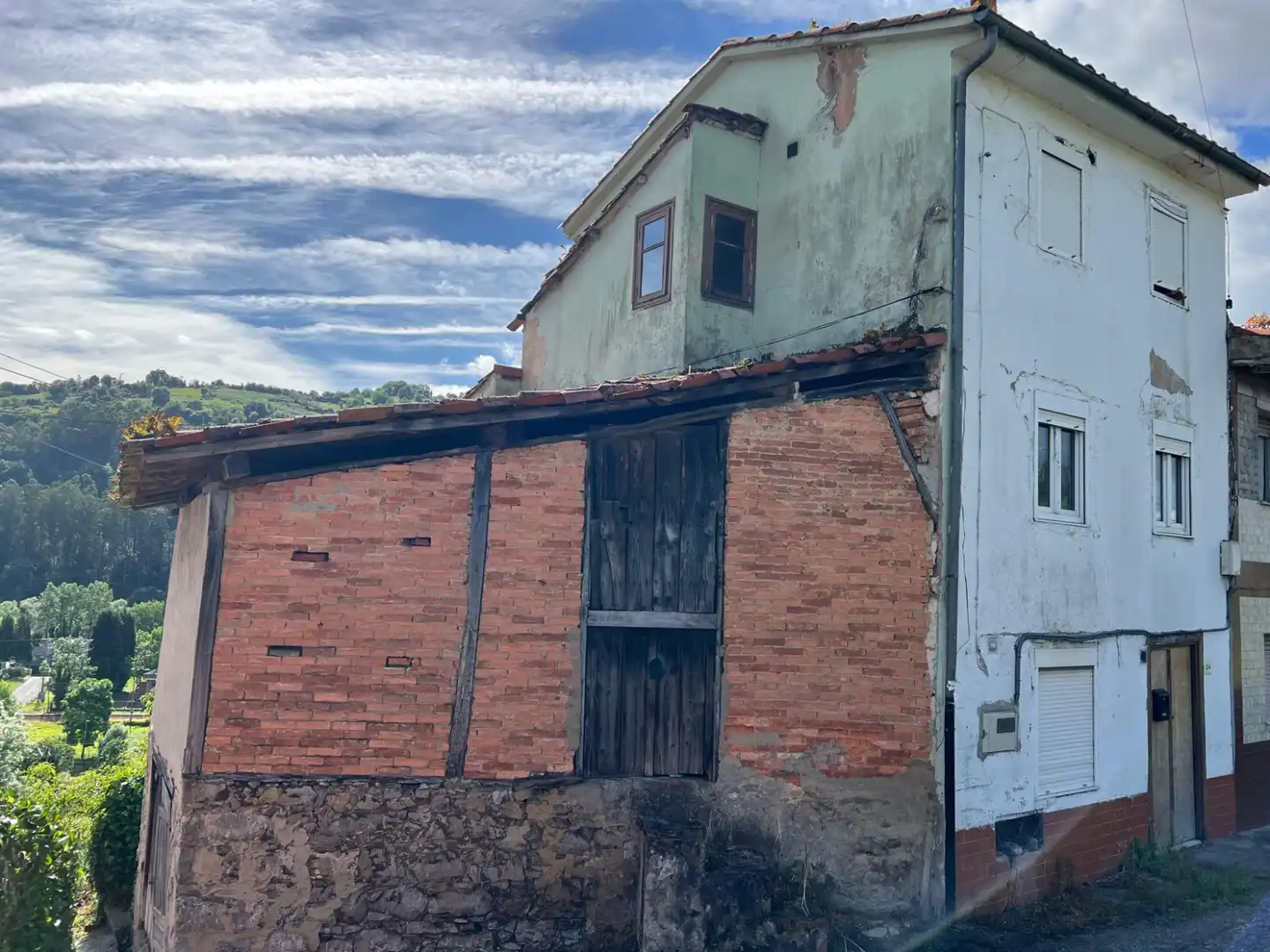 Vista exterior de Casa adosada en venda en Oviedo 