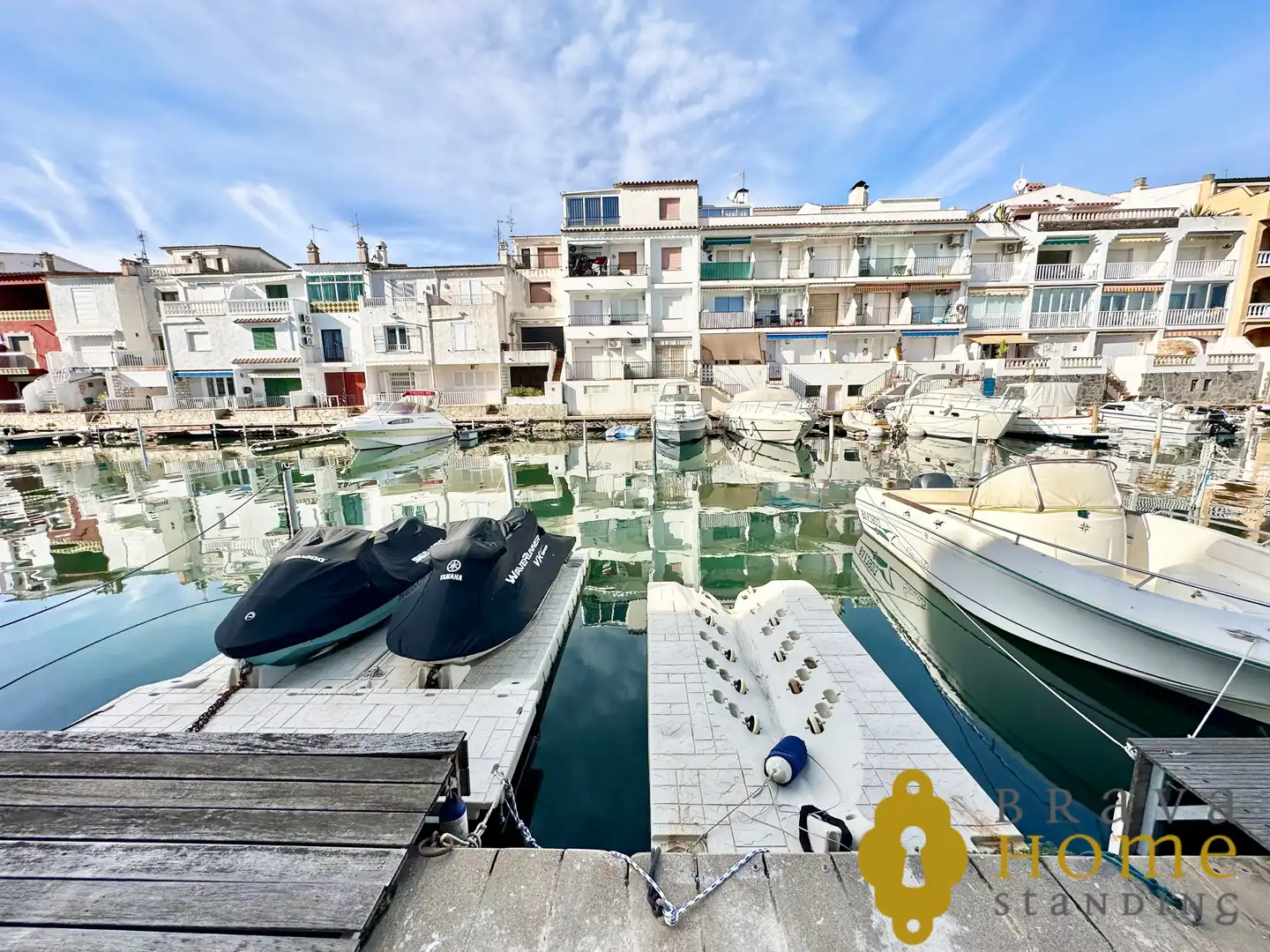 Vista exterior de Casa adosada en venda en Empuriabrava amb Aire condicionat, Calefacció i Terrassa