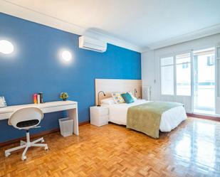 Bedroom of Flat to share in  Madrid Capital  with Washing machine