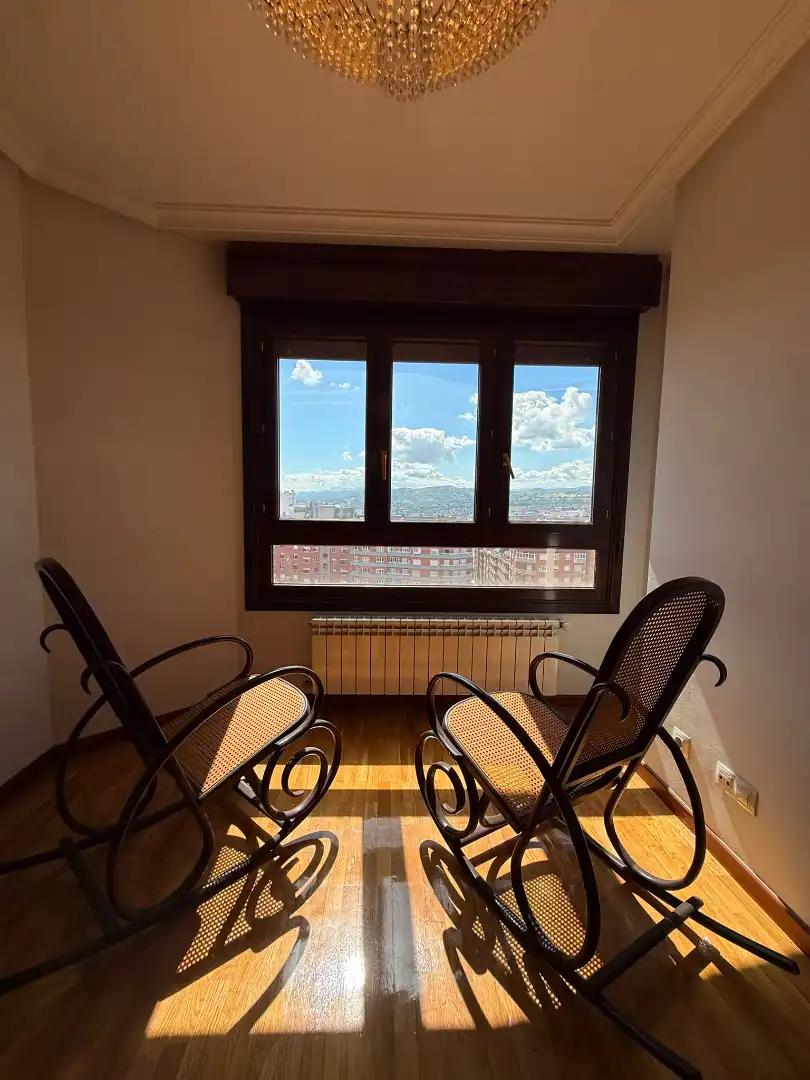 Sala de estar de Piso en venta en Oviedo  con Calefacción y Trastero
