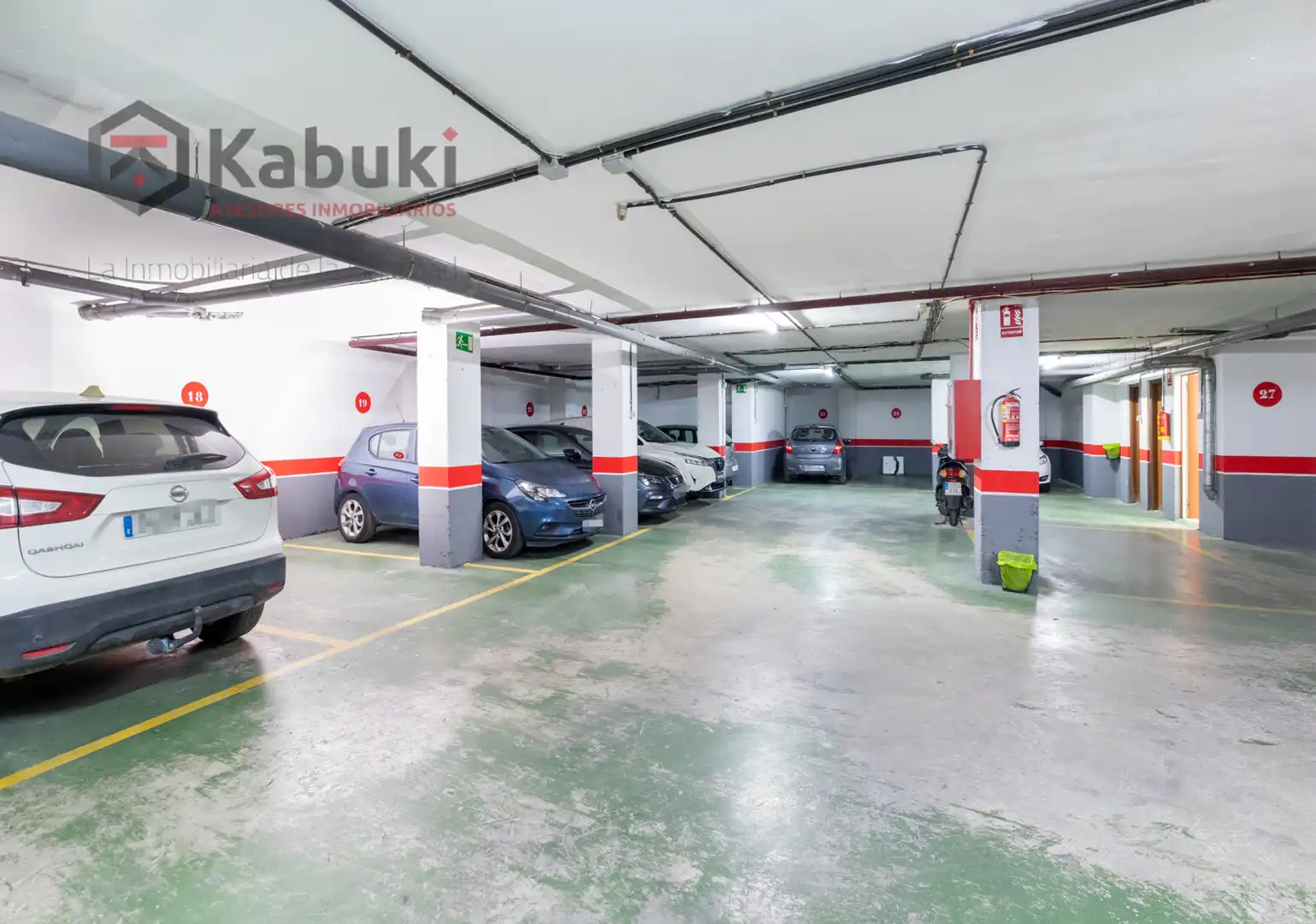 Parking of Flat for rent in Granada  with Air Conditioner, Heating and Terrace