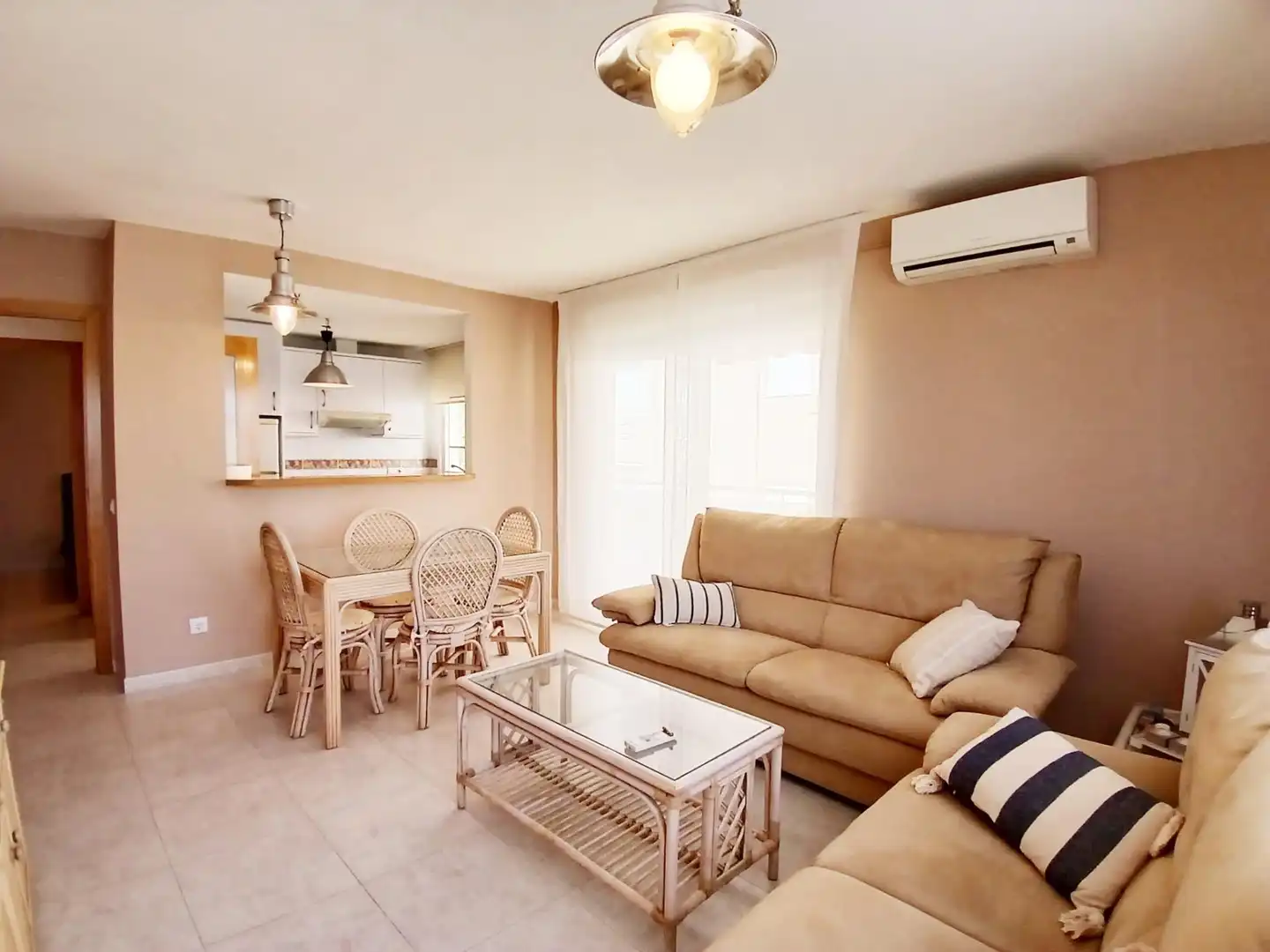 Sala de estar de Apartamento en venta en Oropesa del Mar / Orpesa con Aire acondicionado, Terraza y Amueblado