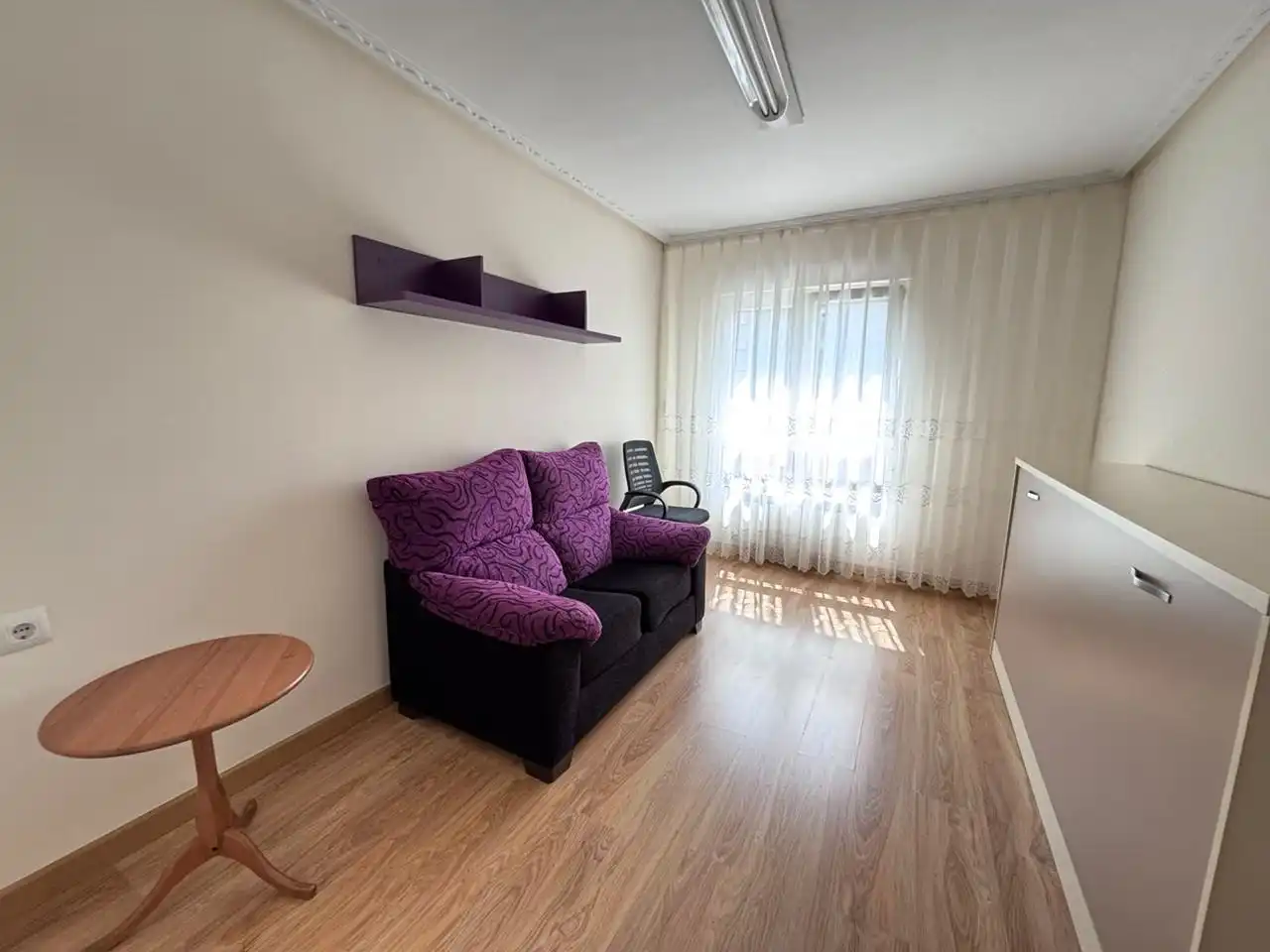 Sala d'estar de Pis en venda en Gijón  amb Calefacció, Traster i Balcó
