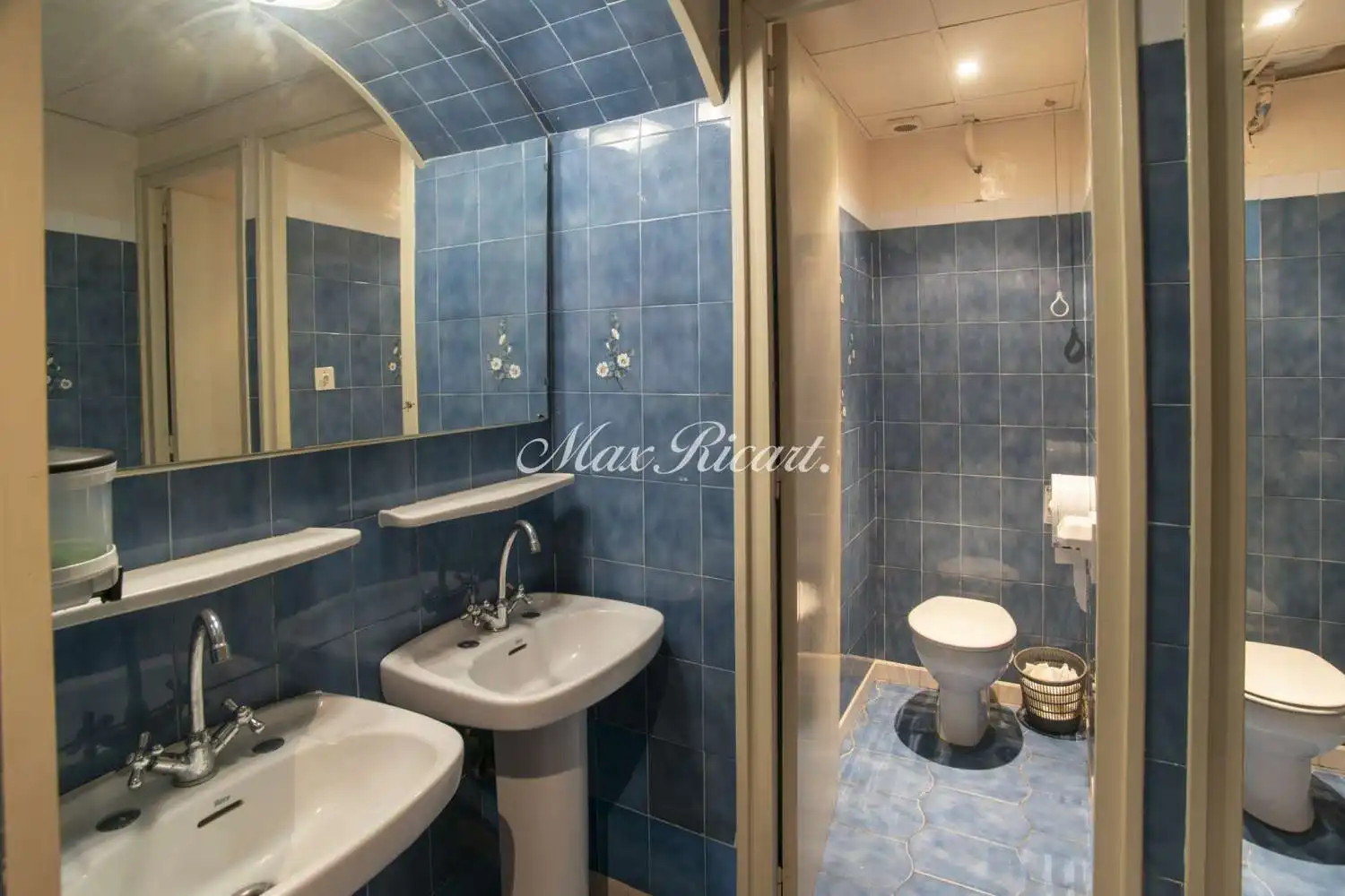 Badezimmer von Gebäude zur Miete in Bruguers