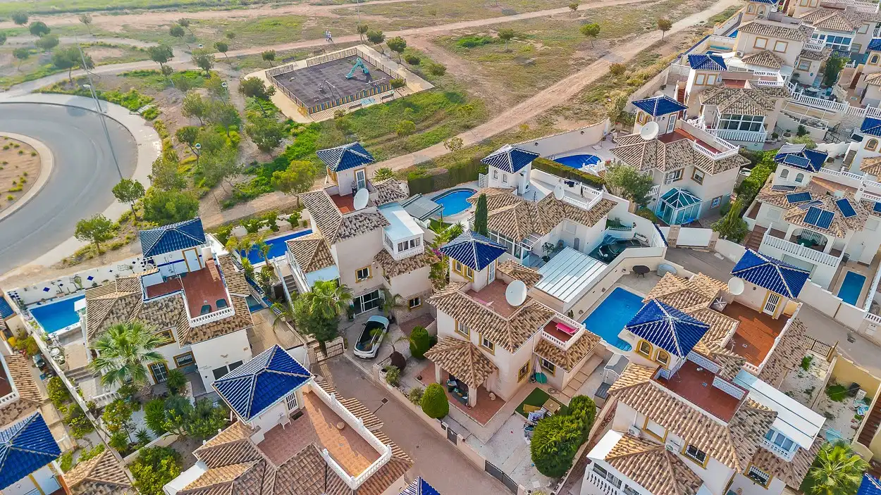 Vista exterior de Casa o xalet en venda en Orihuela amb Piscina