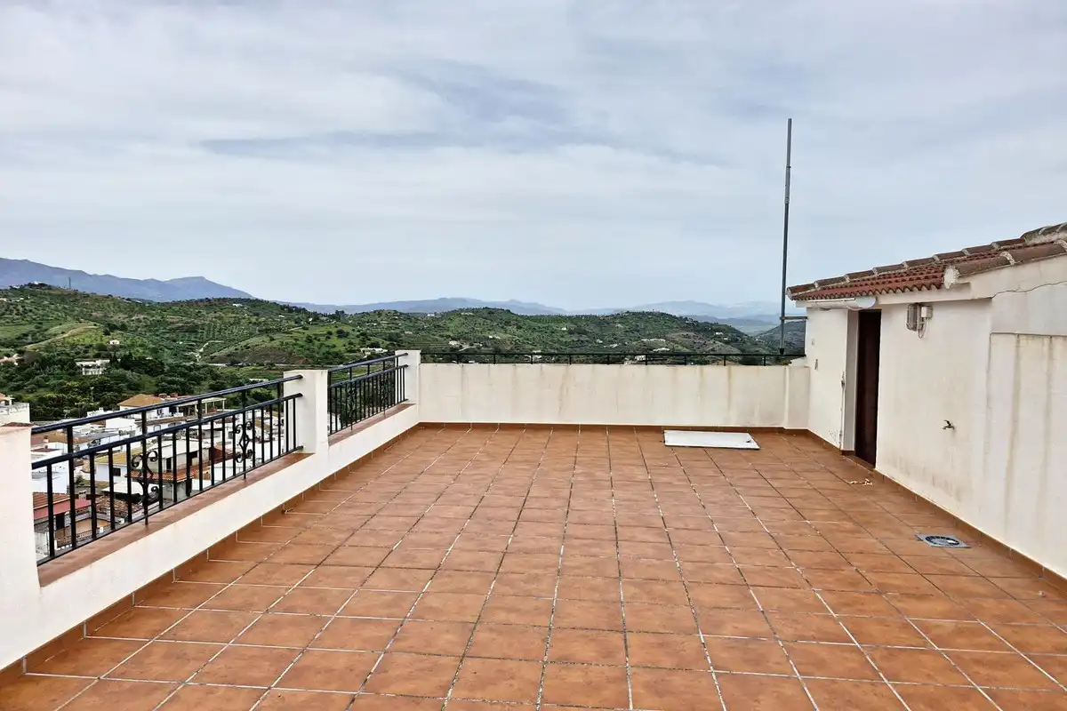 Terraced house with garden for sale in Guaro, imagen 3