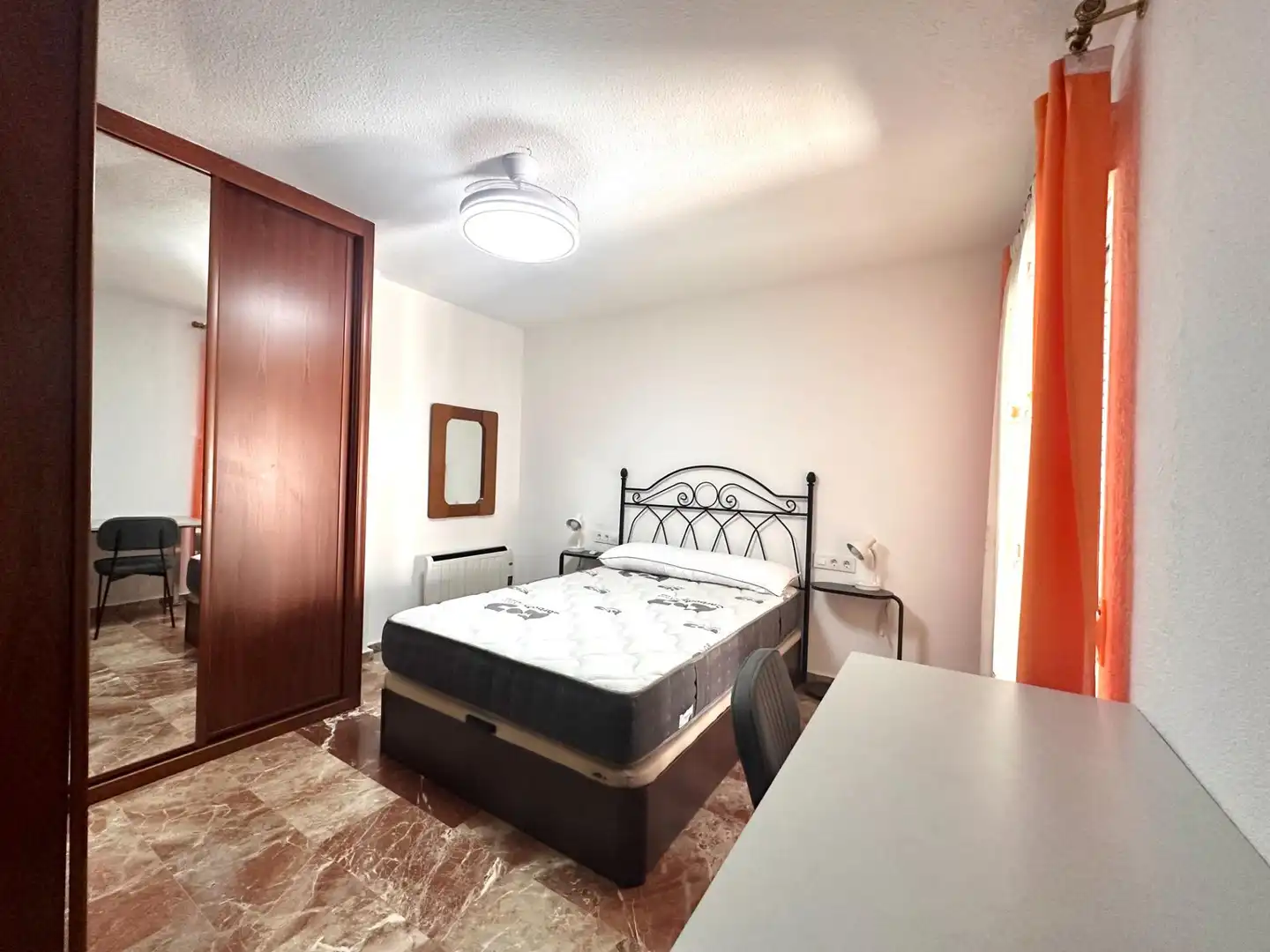 Bedroom of Flat for rent in Granada  with Air Conditioner, Heating and Terrace