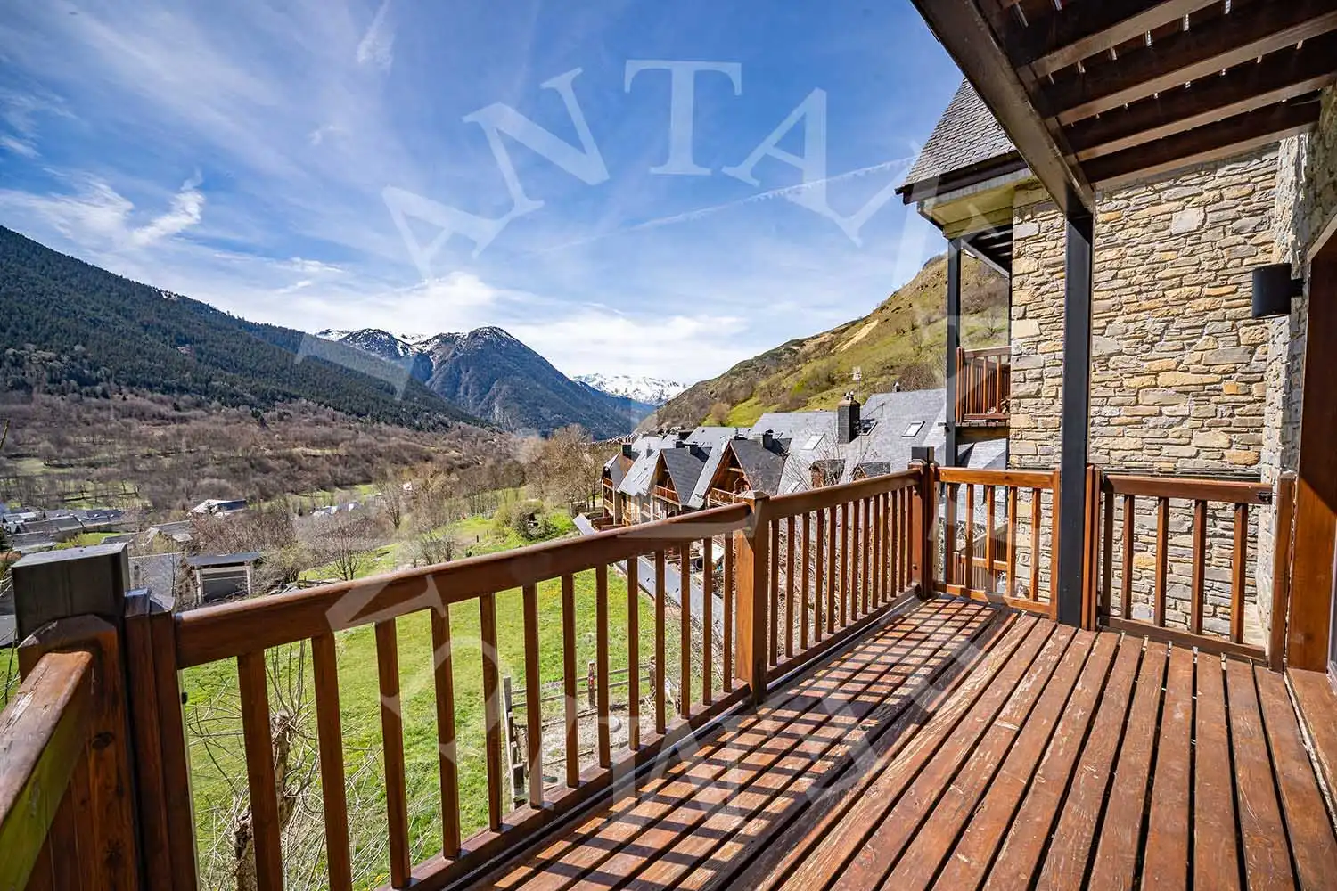 Terraza de Casa adosada en venta en Naut Aran con Calefacción, Jardín privado y Parquet