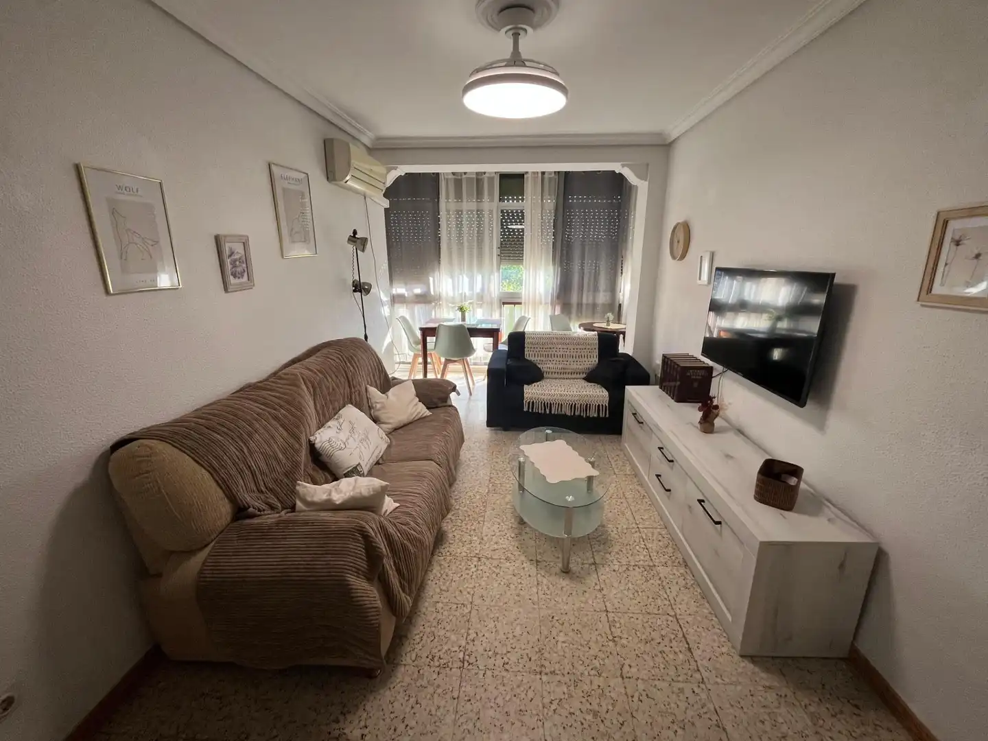 Living room of Flat for rent in Sevilla  with Air Conditioner and Furnished