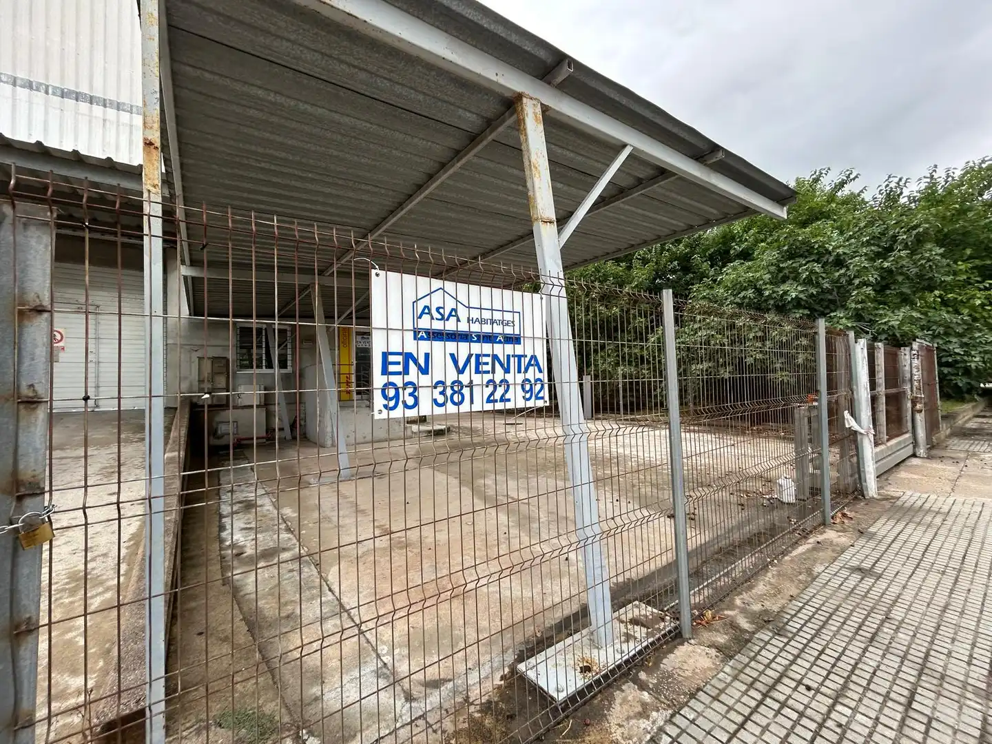 Vista exterior de Nave industrial en venta en Olèrdola con Alarma