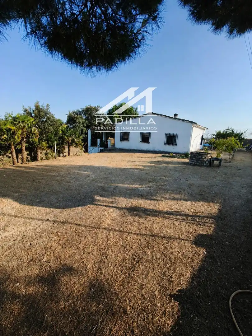 Vista exterior de Casa o xalet en venda en Méntrida amb Terrassa, Traster i Piscina