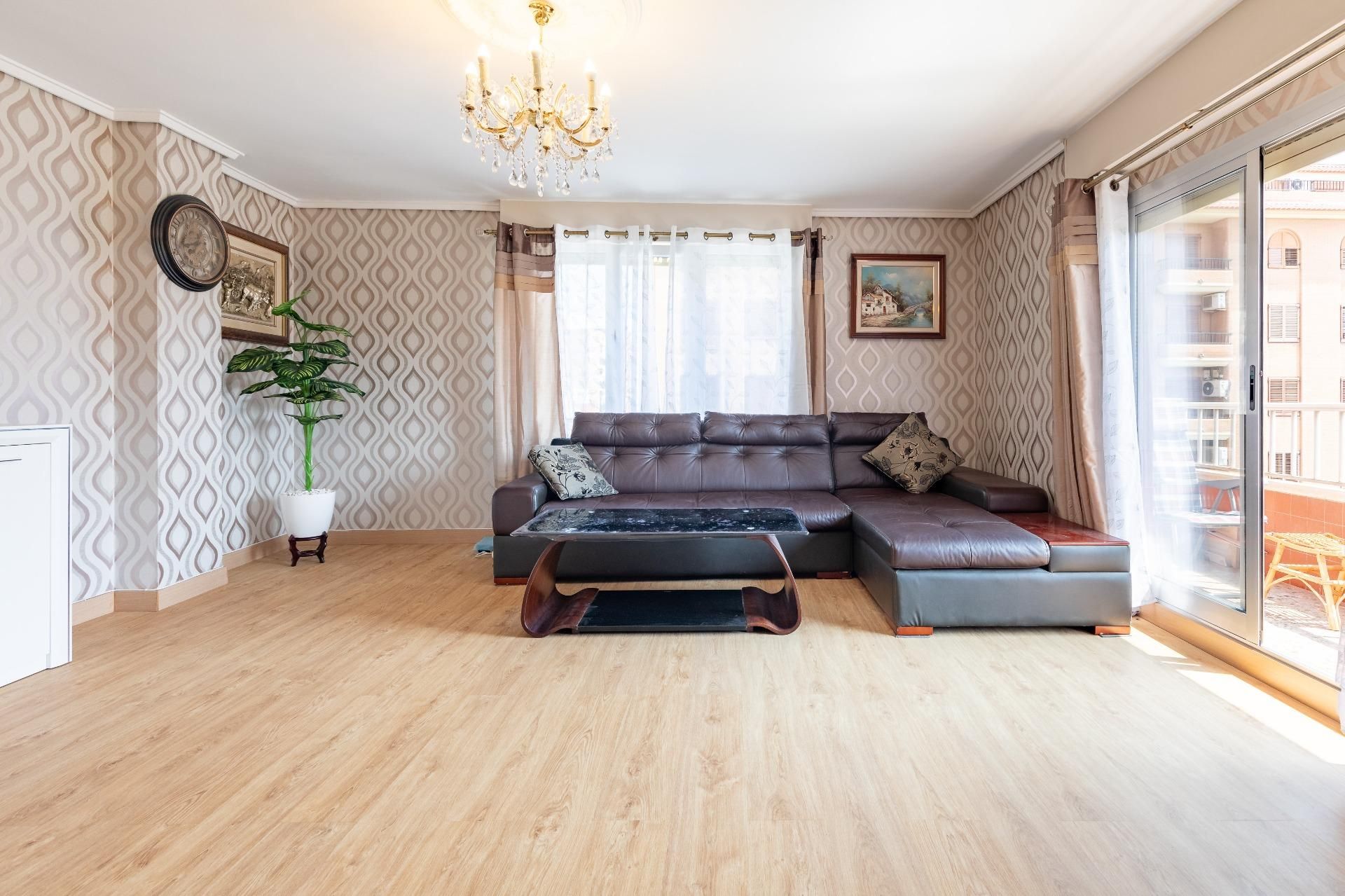 Sala d'estar de Pis en venda en Sagunto / Sagunt amb Calefacció, Parquet i Balcó