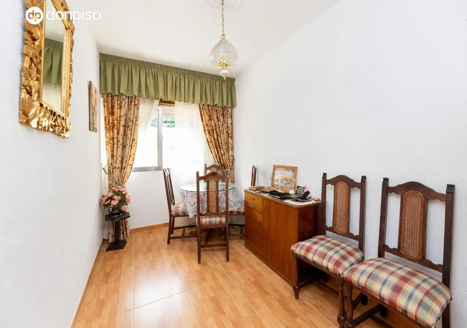 Comedor de Piso en venta en Granada con Amueblado y Balcón