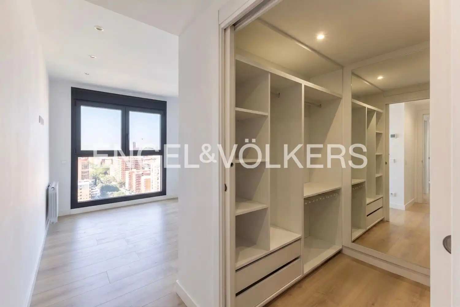 Bedroom of Flat for rent in Valencia  with Air Conditioner, Heating and Terrace