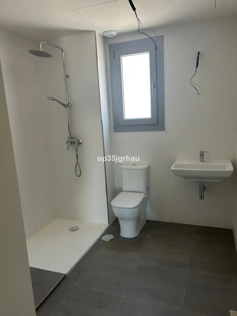 Bany de Pis en venda en Estepona amb Terrassa, Traster i Piscina