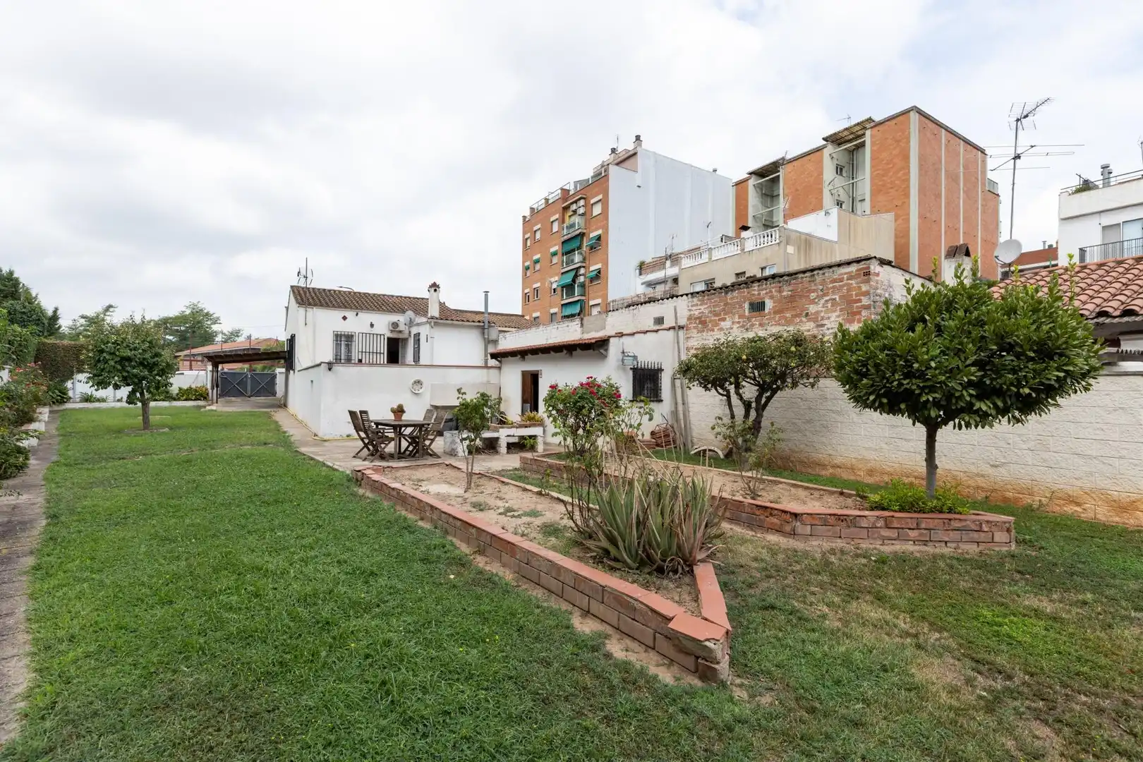 Jardí de Casa o xalet en venda en Montcada i Reixac amb Aire condicionat, Calefacció i Jardí privat