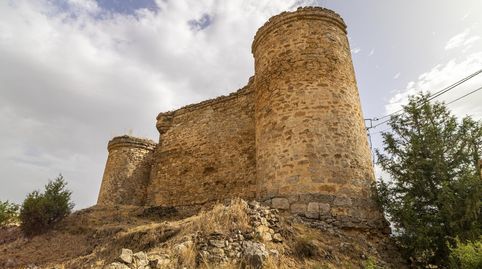 Castillo del siglo XV en Establés, Guadalajara, imatge 5
