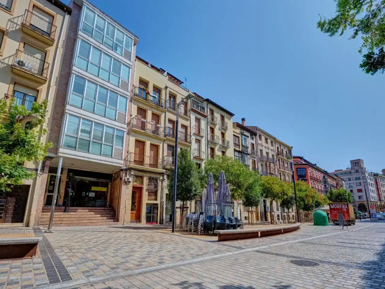 Vista exterior de Pis en venda en  Logroño
