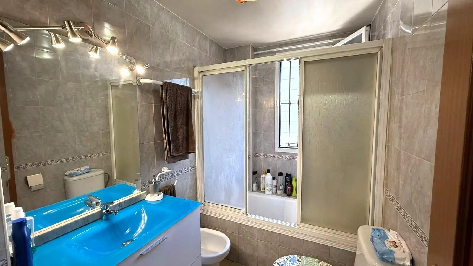 Bathroom of Apartments for sale in Sevilla