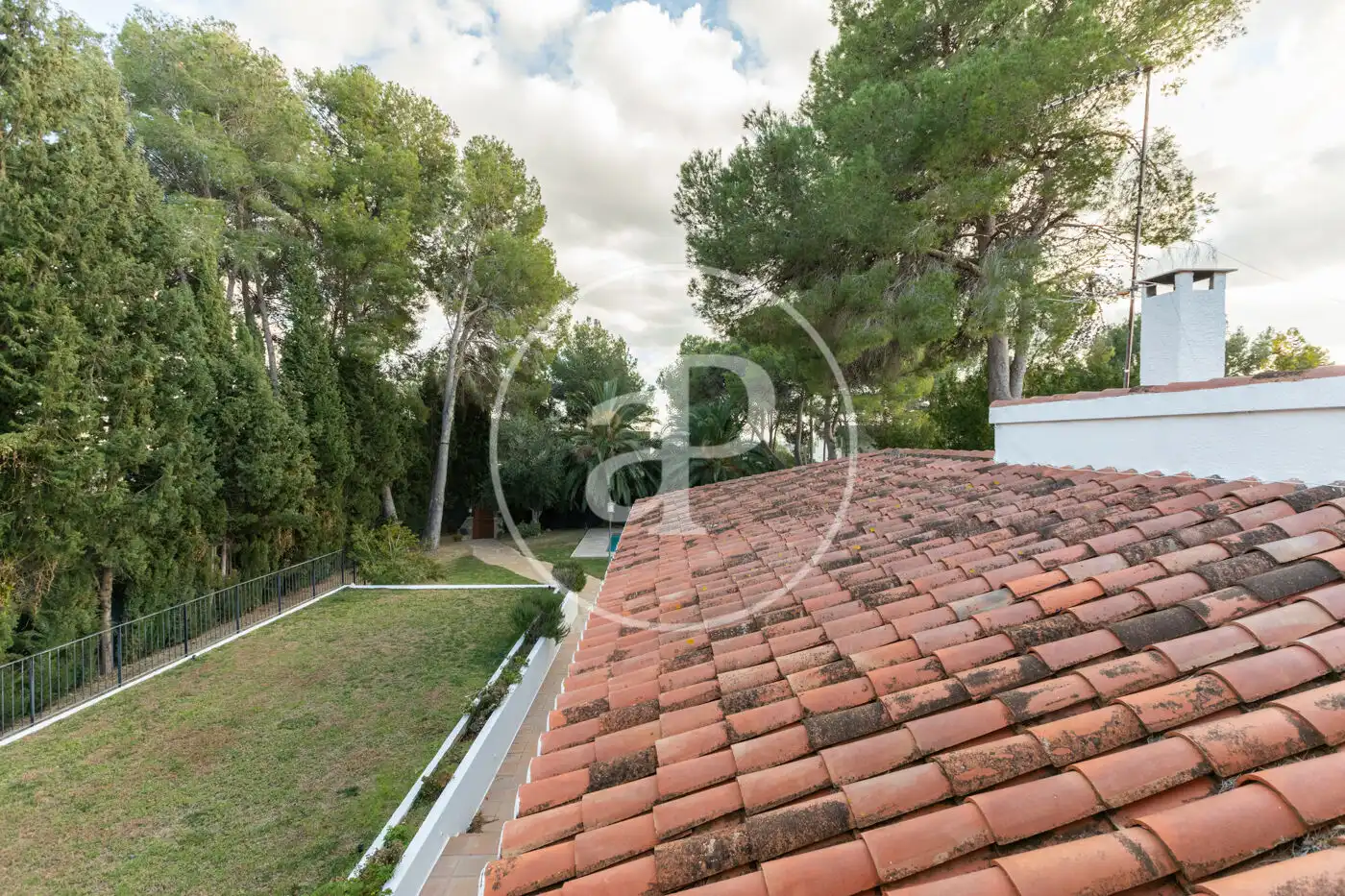 Vista exterior de Casa o xalet en venda en Chiva amb Aire condicionat, Calefacció i Jardí privat