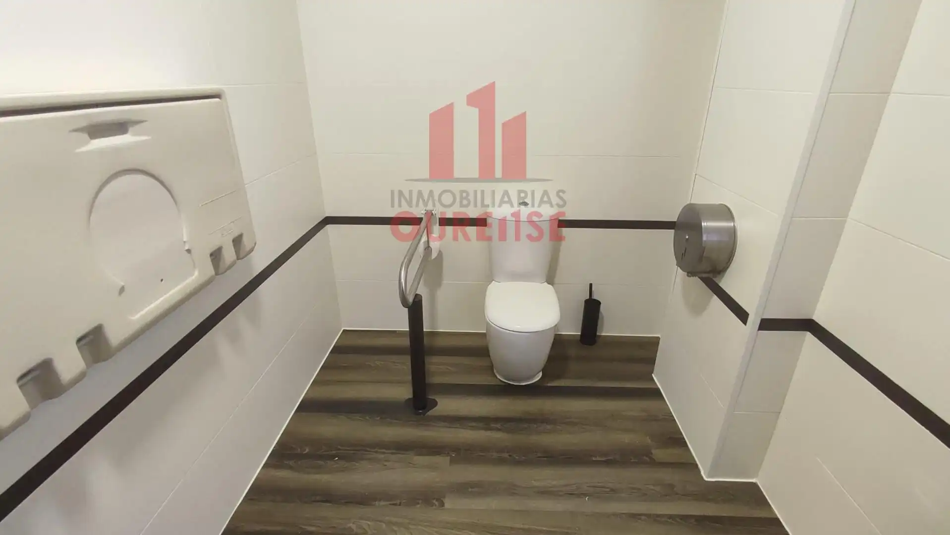 Baño de Local de alquiler en Ourense Capital  con Amueblado